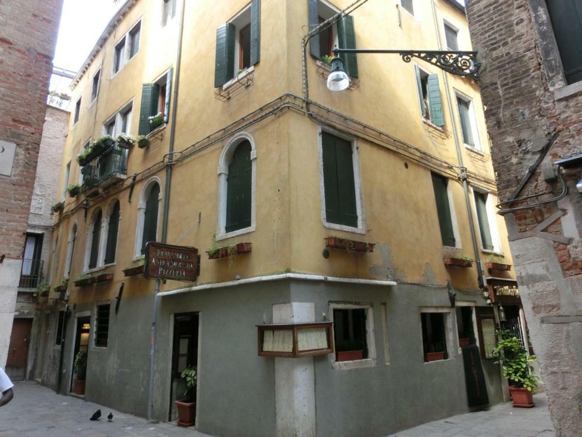 Апартаменты Classic Three Minutes From St Marc'S Square Венеция Экстерьер фото
